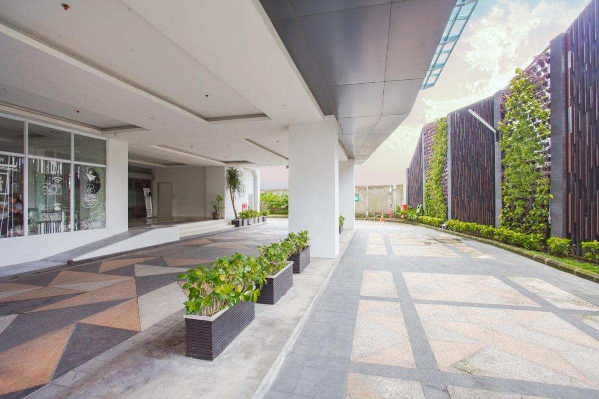 Life Taman Melati Merr Surabaya Exterior photo